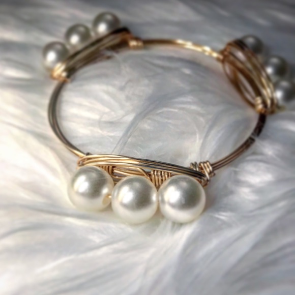🌸Last One!! Triple Pearl Gold Wire Bangle - Picture 2 of 7